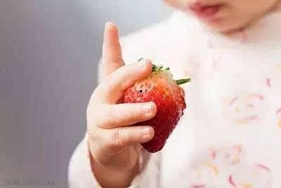 宝宝吃手上的瓜怎么办